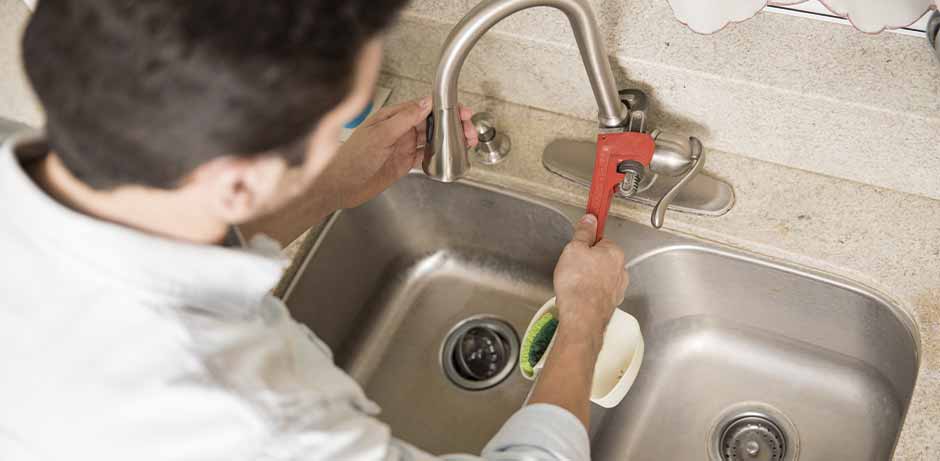 como-arreglar-un-grifo-que-gotea-del-fregadero-de-forma-sencilla